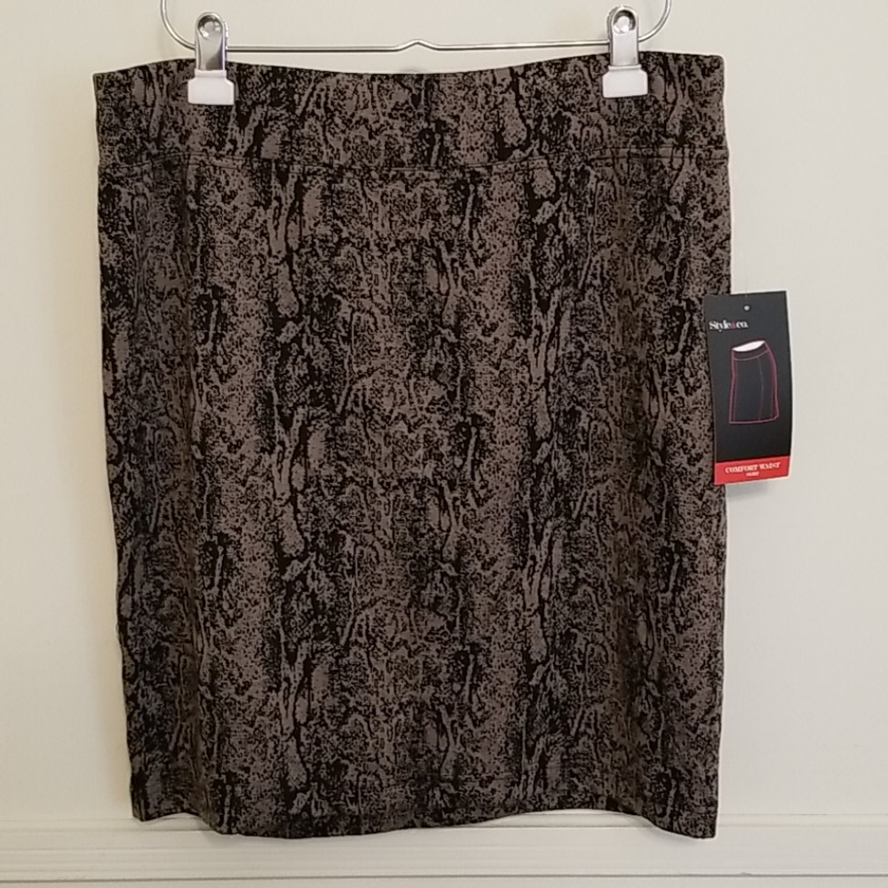 🆕 Printed Pull On Pencil Skirt NWT